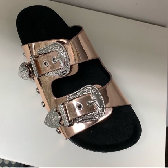 Rose gold buckle sandal - Picture 2 of 4